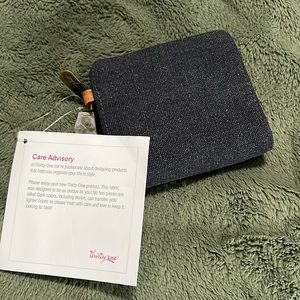 NWT Thirty One Clip N Zip wallet